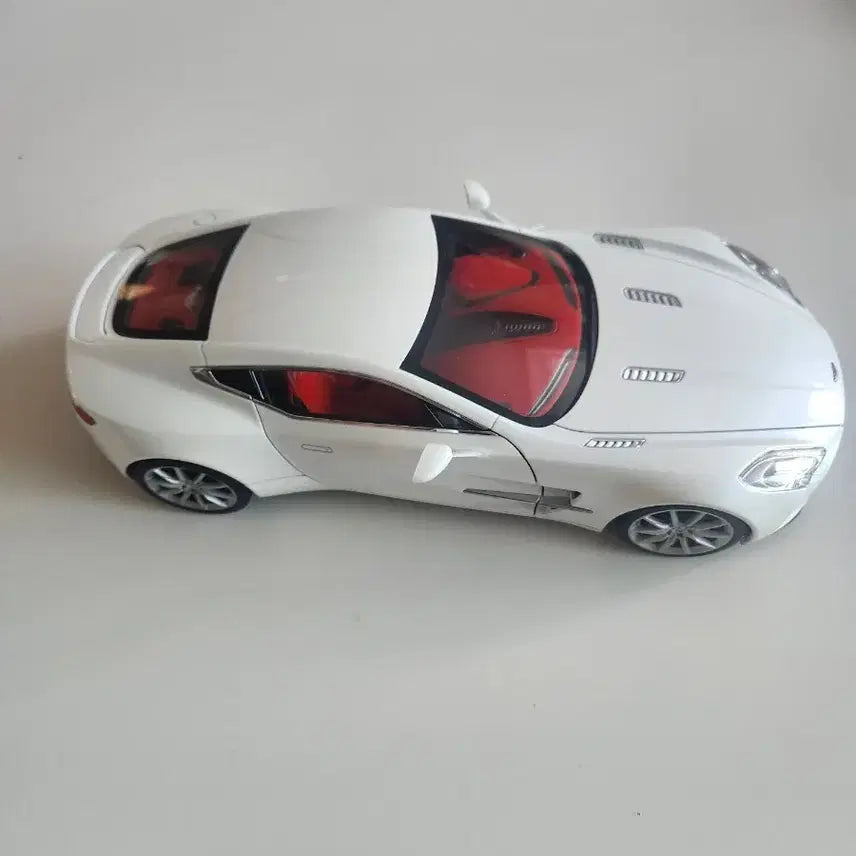 [SOLD OUT] 애스턴마틴 ONE-77 1:18 모형자동차