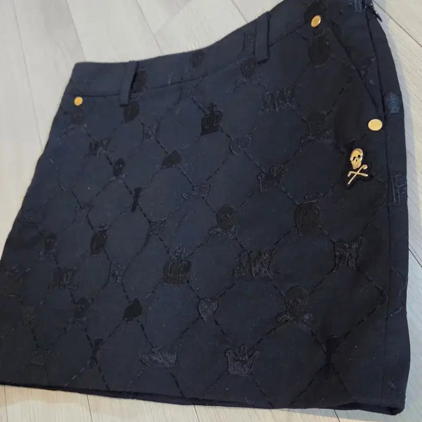 [BUNJANG] Mark &amp;ロナ Skull Pattern Quilting Golf Skirt 36 / 마크앤로나 스컬 패턴 퀼팅 골프 스커트36