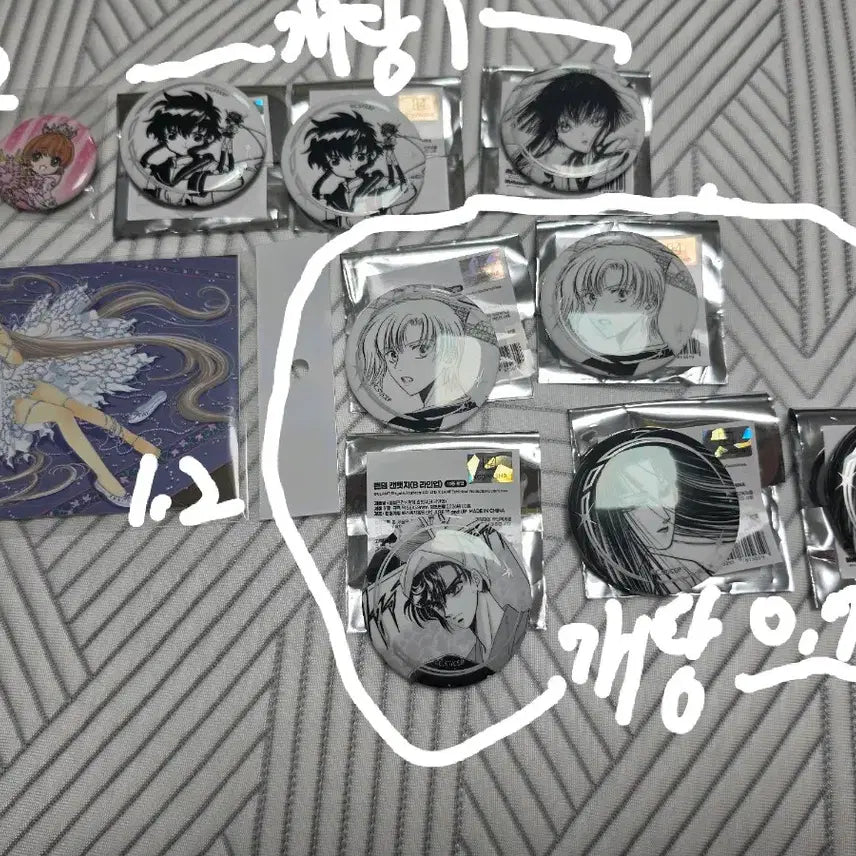 [BUNJANG] CLAMP Acrylic Stand &amp; Badge Set / CLAMP 굿즈 뱃지.엽서