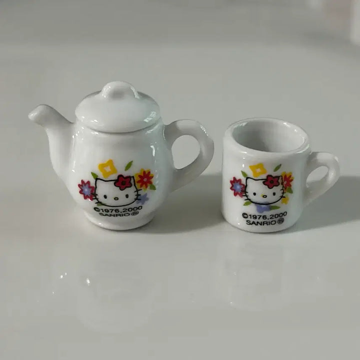[BUNJANG] Vintage Sanrio Hello Kitty Miniature Teapot and Teacup Set / 고전 키티 미니어쳐 찻잔 티포트 세트