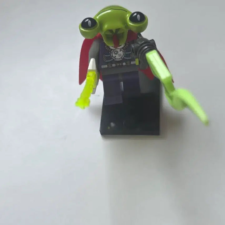 [BUNJANG] LEGO Alien Conquest Alien Minifigure with Weapon / 레고 에일리언 콘퀘스트 우주 외계인 미니피규어 (무기 포함) 판매합니다.