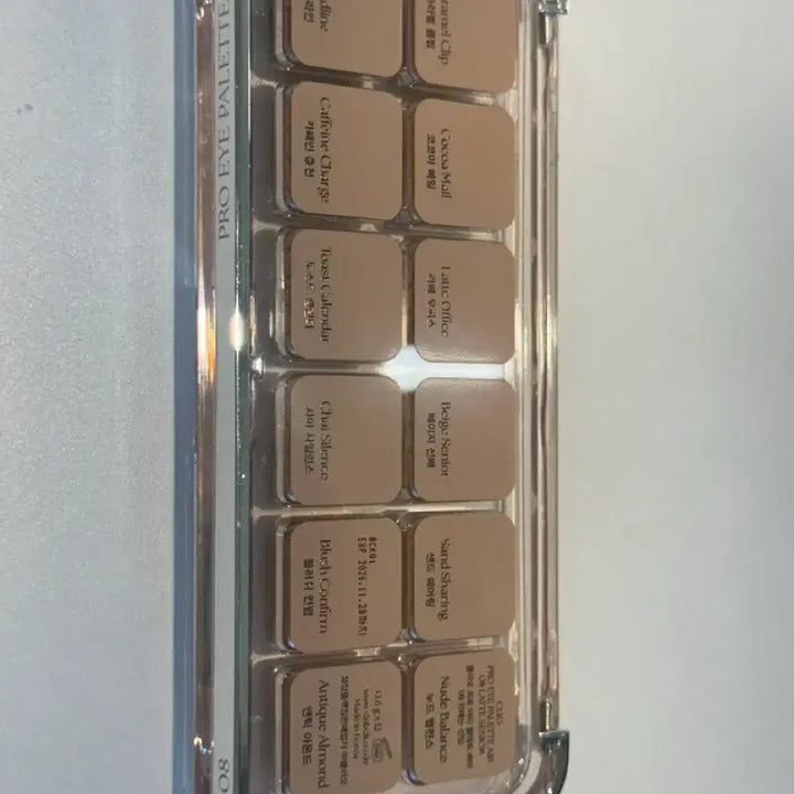 [BUNJANG] CLIO Pro Eye Palette Air 08 Latte Senior (Sealed) / 미개봉)클리오 프로 아이 팔레트 에어 08 라떼는 선임