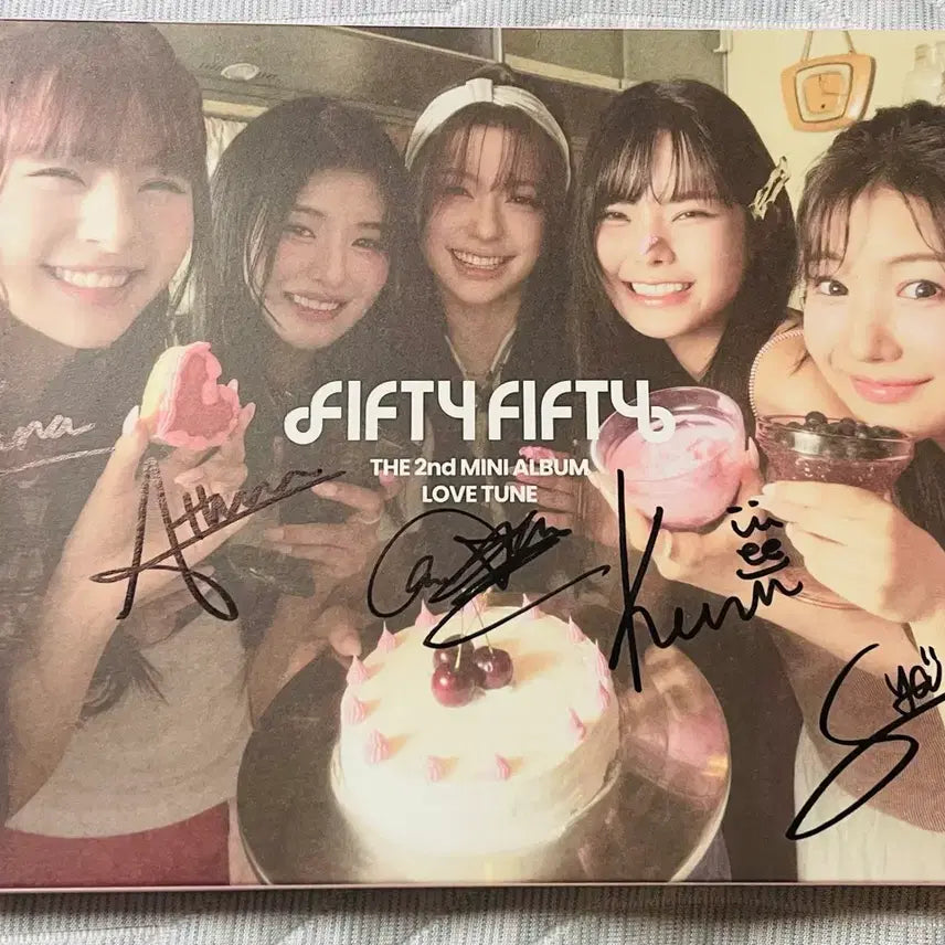 [BUNJANG] FIFTY FIFTY Mini 2nd Album Signed Album / 피프티피프티 미니 2집 친필싸인 앨범 비매