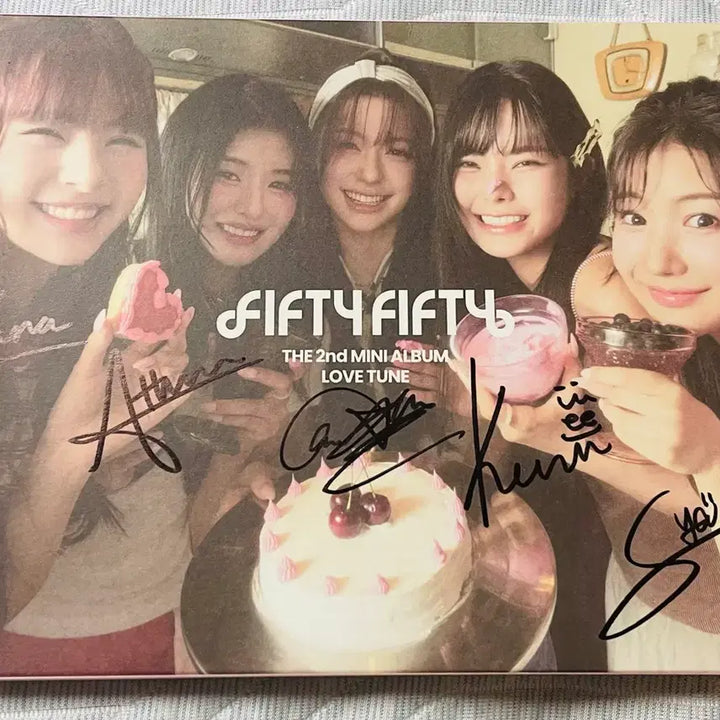 [BUNJANG] FIFTY FIFTY Mini 2nd Album Signed Album / 피프티피프티 미니 2집 친필싸인 앨범 비매