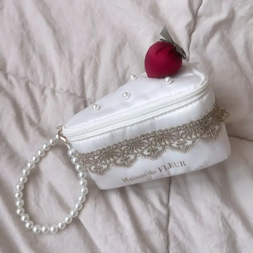 [BUNJANG] Maison de FLEUR Strawberry Cake Pouch / 메종드플뢰르 딸기 케이크 파우치 쇼트케이크 삼각 양산형 지뢰게
