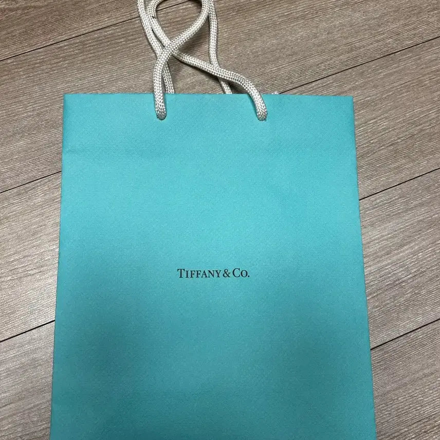 [SOLD OUT] 티파니 Tiffany 쇼핑백 판매합니다.