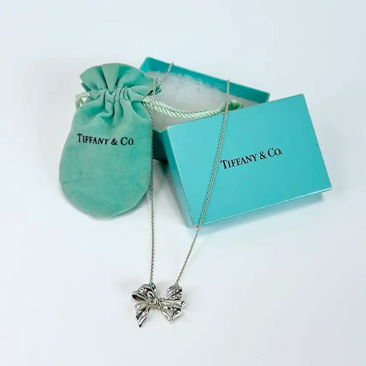 [SOLD OUT] [새상품급/풀구성] 티파니앤코 리본 보우 펜던트 실버 목걸이