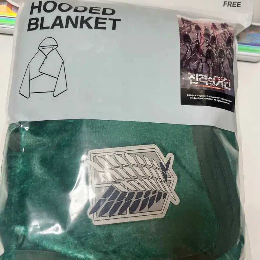 [BUNJANG] SPAO x Attack on Titan Survey Corps Hooded Blanket (Wings of Freedom) / [SPAO 콜라보] 진격의거인 후드 담요 - 조사병단(자유의 날개) FR