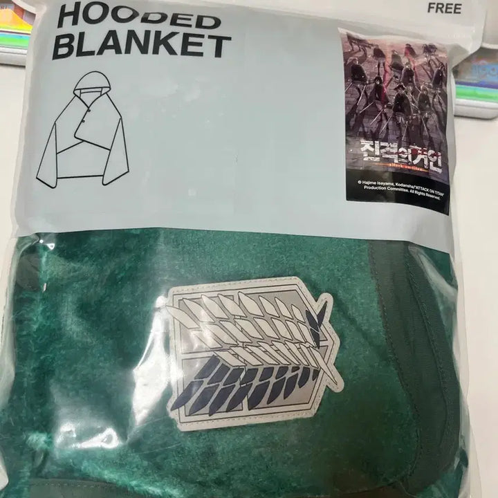 [BUNJANG] SPAO x Attack on Titan Survey Corps Hooded Blanket (Wings of Freedom) / [SPAO 콜라보] 진격의거인 후드 담요 - 조사병단(자유의 날개) FR