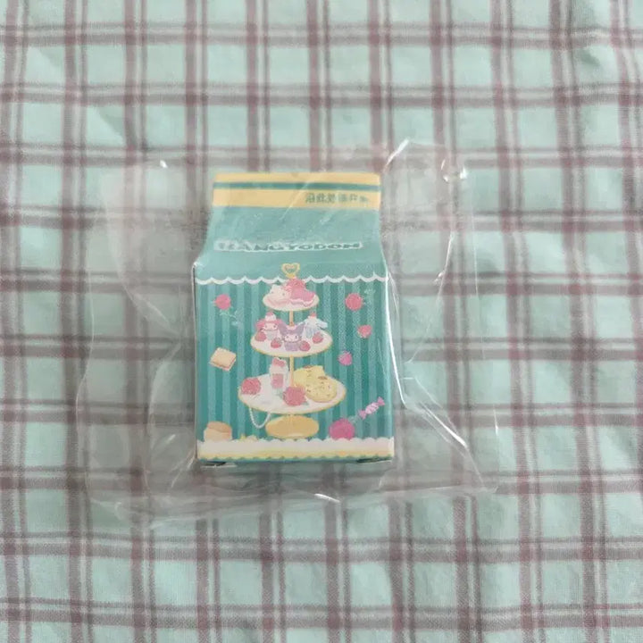 [BUNJANG] Sanrio Hangyodon Dessert Cupcake Mini Figure Miniature / 산리오 한교동 디저트 컵케이크 미니 피규어 미니어처