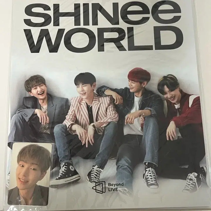[BUNJANG] SHINee Beyond Live Brochure (Unsealed, Photocard Included) / 샤이니 비욘라 브로슈어(단순개봉, 포카O)