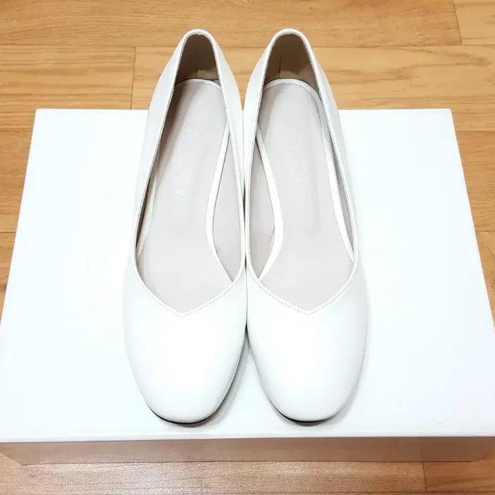 [BUNJANG] GaiaShoe Lightweight Wedge Pumps - White Women&