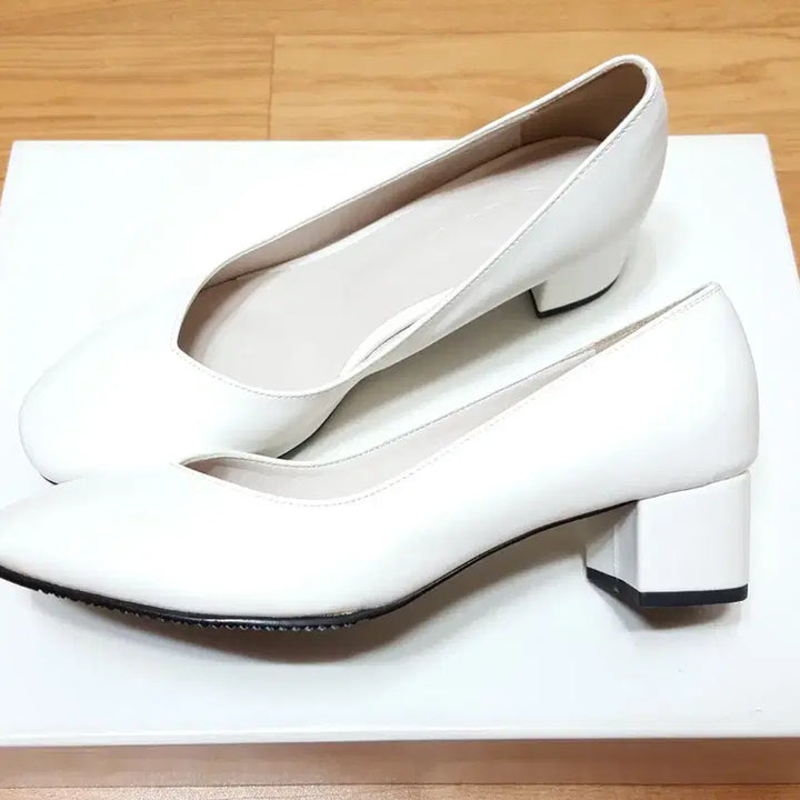 [BUNJANG] GaiaShoe Lightweight Wedge Pumps - White Women&