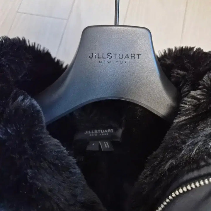 [BUNJANG] Jill Stuart New York Black Fur Hood Long Padding 95 / 질스튜어트 뉴욕 블랙 퍼 후드 롱패딩 95