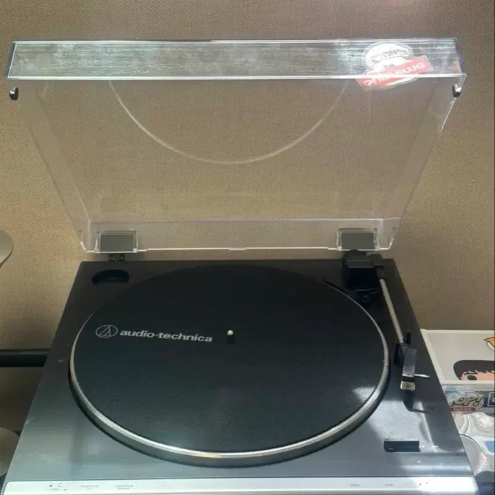 [BUNJANG] Audio-Technica Turntable + 12 LPs + Speakers / 오디오테크니카 턴테이블 + lp12장 + 스피커