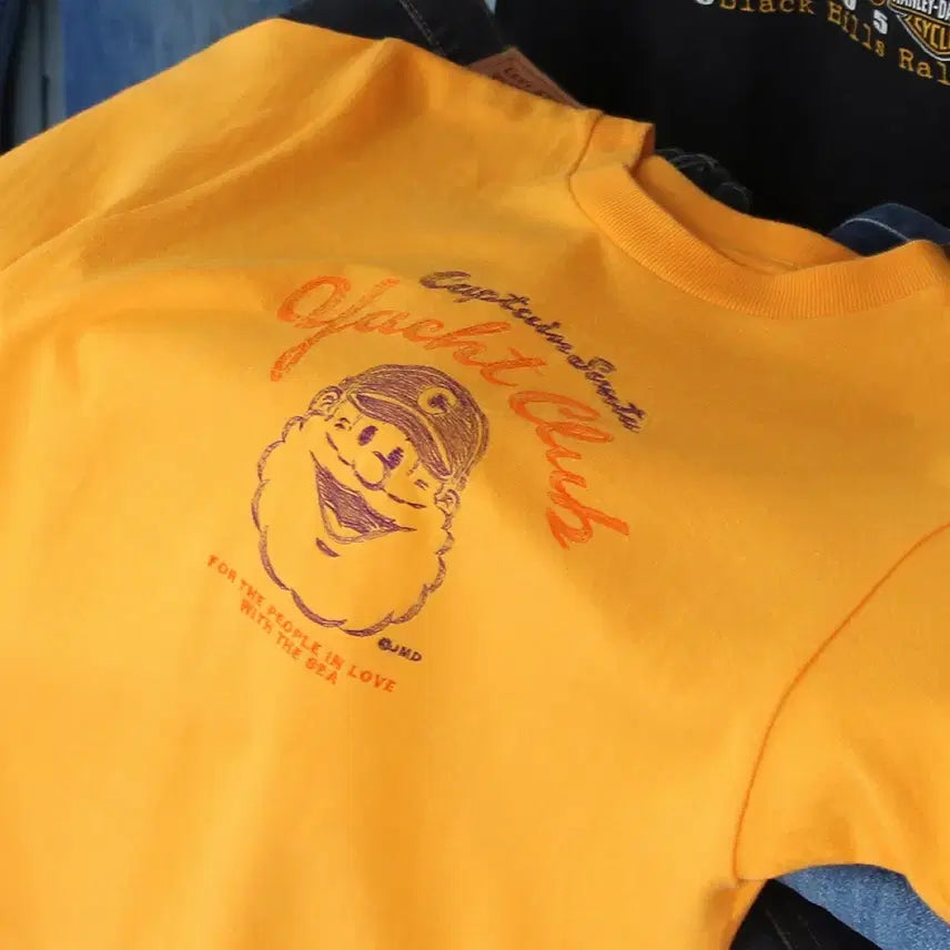 [BUNJANG] Captain Santa Embroidered Short Sleeve T-Shirt (Women&