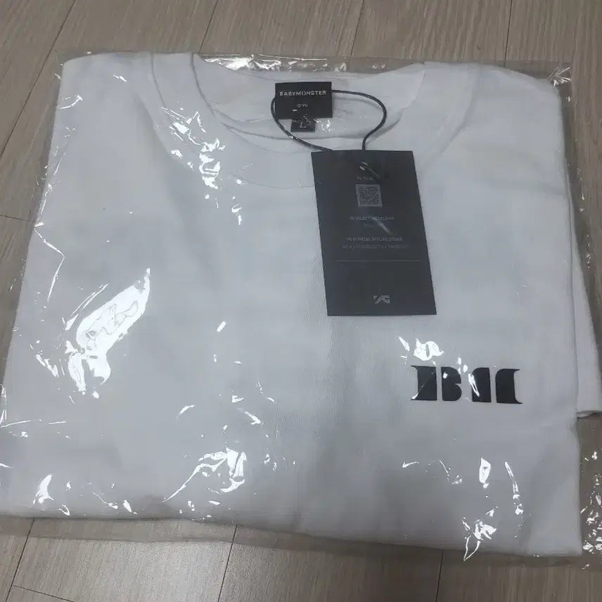 [SOLD OUT] 베이비몬스터 로고 반팔 티셔츠 화이트 L 팝니다