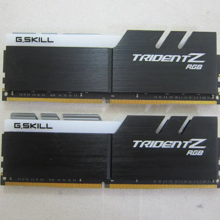 [BUNJANG] G.Skill Trident Z RGB DDR4-3200 CL16 32GB (2x16GB) Desktop Memory RAM / 지스킬 DDR4-3200 TRIDENT Z RGB 32G(16Gx2)