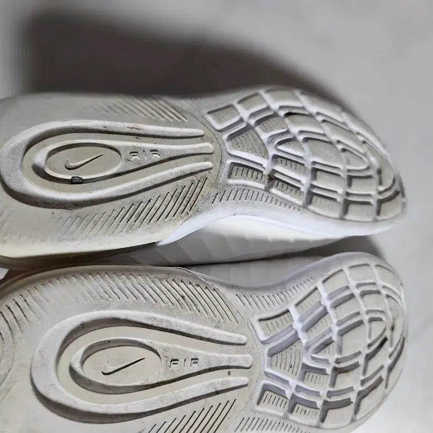 [BUNJANG] Nike Air Max White Sneakers / 나이키 에어맥스  운동화 화이트  270