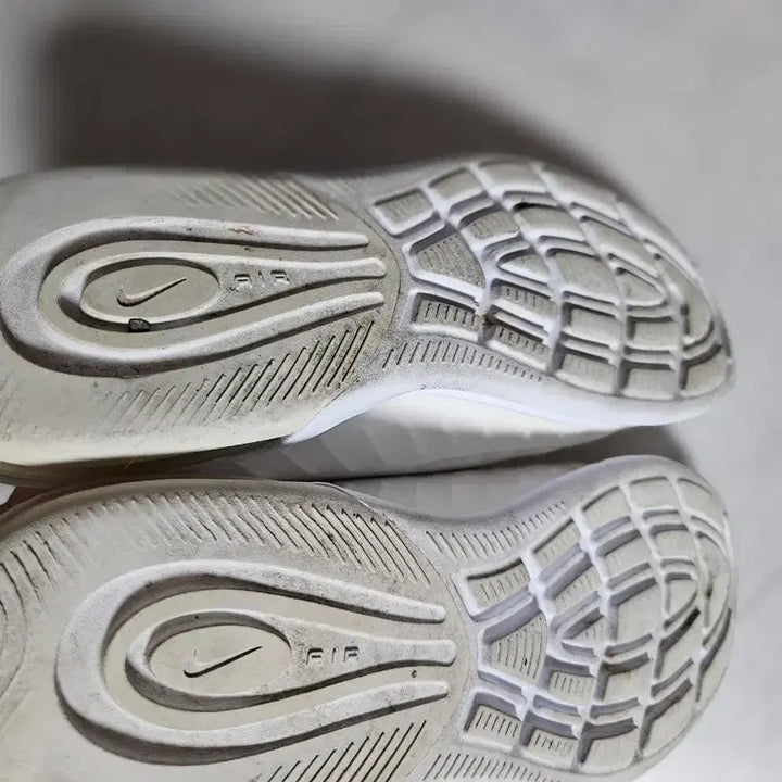 [BUNJANG] Nike Air Max White Sneakers / 나이키 에어맥스  운동화 화이트  270