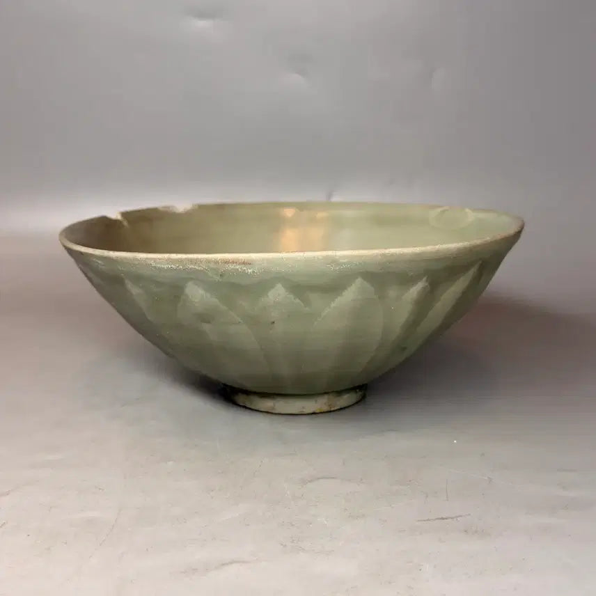 [BUNJANG] Celadon Porcelain Embossed Lotus Flower Vase / 청자 양각 연화문 완