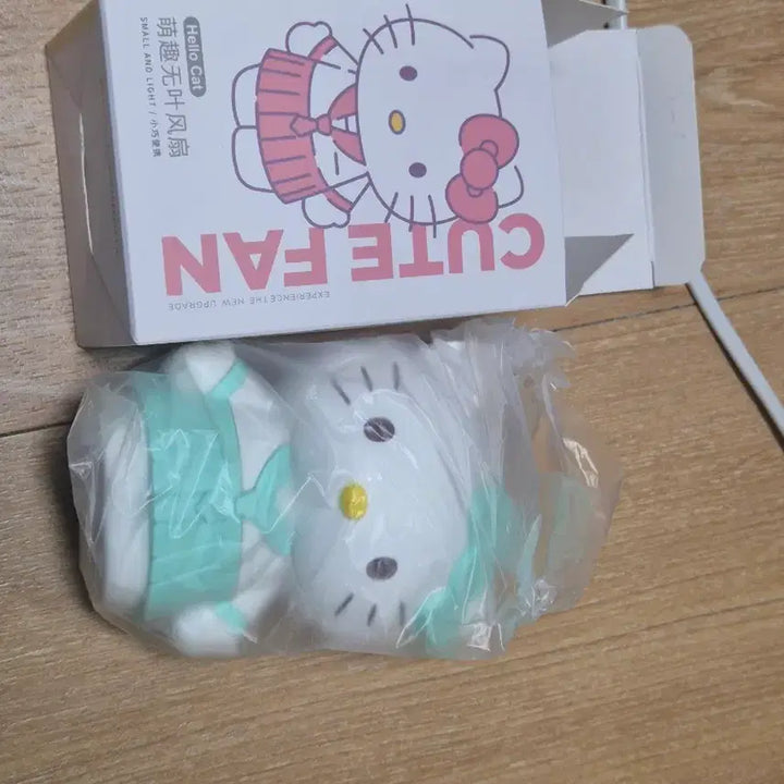 [BUNJANG] Hello Kitty Wireless Fan / 헬로키티 무선선풍기