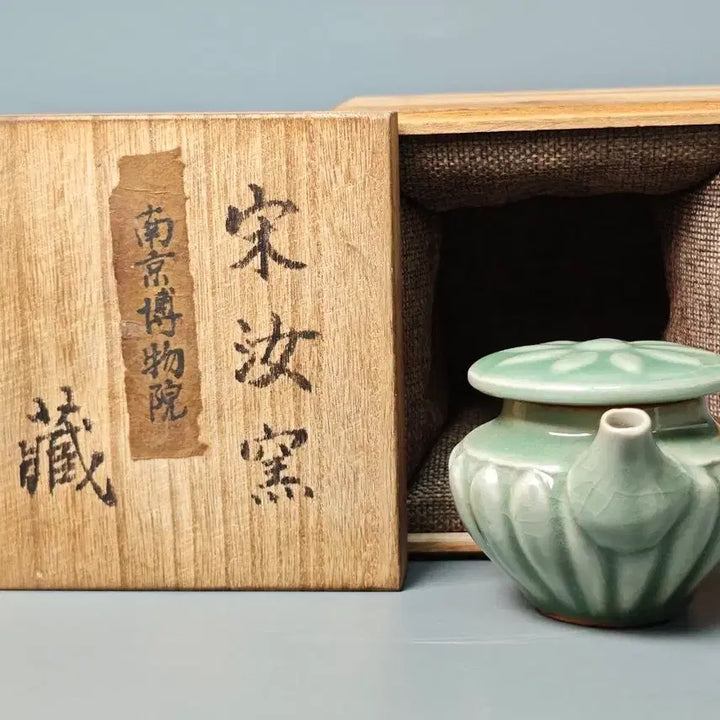 [BUNJANG] Nanjing Museum Collection Song Ru Kiln Celadon Lotus Leaf Design Water Dropper / 남경박물원장 북송 송여요 청자 연판문 연형 수주 중국도자기 골동품