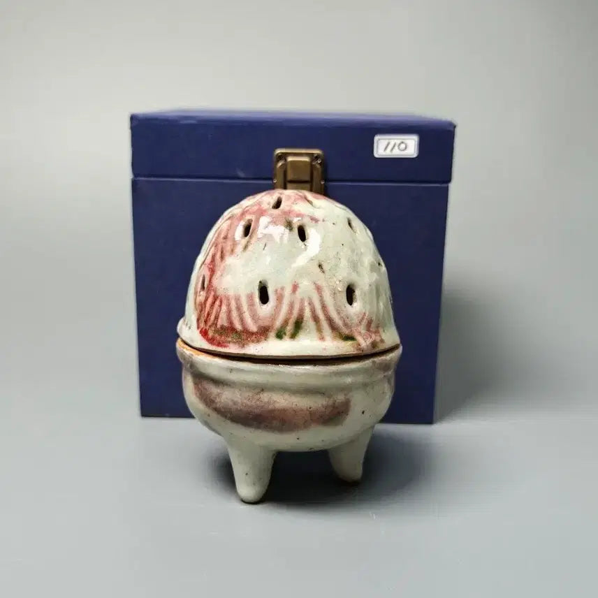 [BUNJANG] Chinese Celadon Porcelain Tripod Incense Burner, Late Qing Dynasty - Republic of China Era / [진품] 청말 민국 방송 홍반유 삼족 투공 향로 중국도자기 골동품 수집품