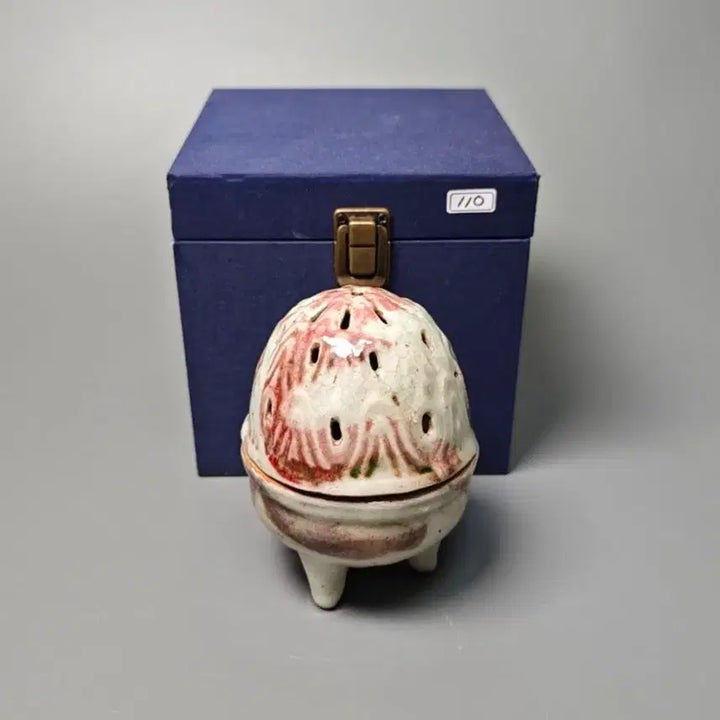 [BUNJANG] Chinese Celadon Porcelain Tripod Incense Burner, Late Qing Dynasty - Republic of China Era / [진품] 청말 민국 방송 홍반유 삼족 투공 향로 중국도자기 골동품 수집품