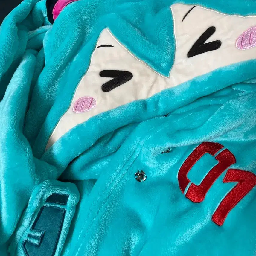 [BUNJANG] Vocaloid Hatsune Miku Hooded Cape Extremely Soft Blanket / 정품택ㅇ]보컬로이드 하츠네 미쿠 굿즈 후드 망토 극세사 담요