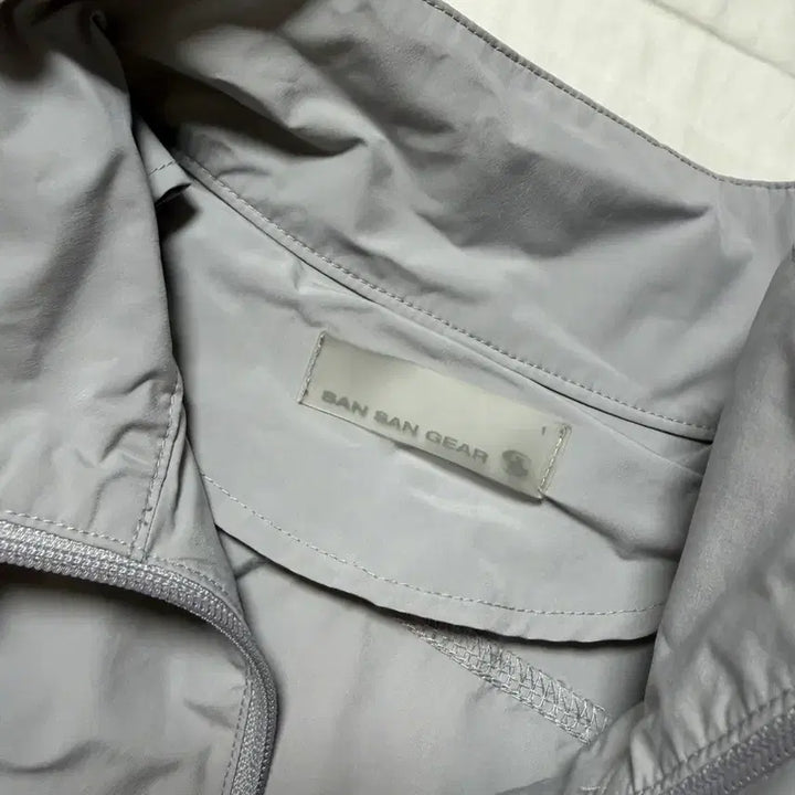 [BUNJANG] Sansan Gear Grey Windbreaker Jumper / 산산기어 회색 바람막이 점퍼