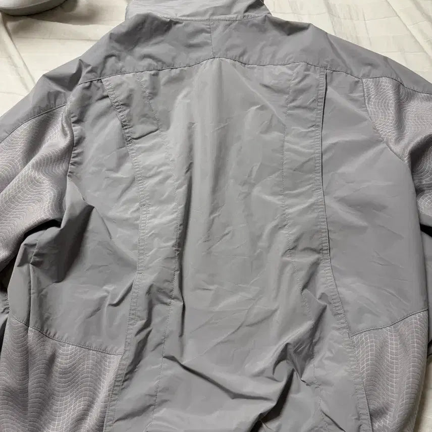 [BUNJANG] Sansan Gear Grey Windbreaker Jumper / 산산기어 회색 바람막이 점퍼