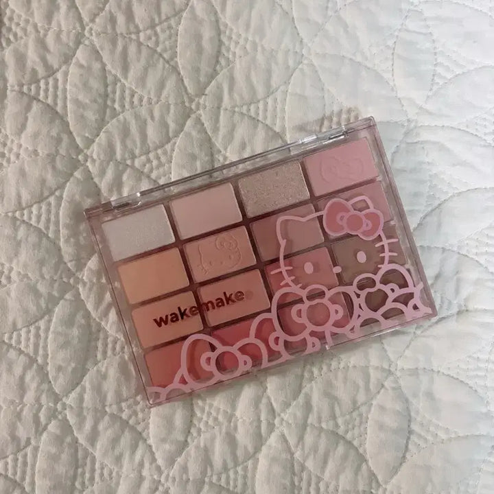 [BUNJANG] WAKEMAKE Hello Kitty Blurring Eyeshadow Candy Coral / 웨이크메이크 헬로키티 콜라보 캔디코랄블러링 아이섀도우