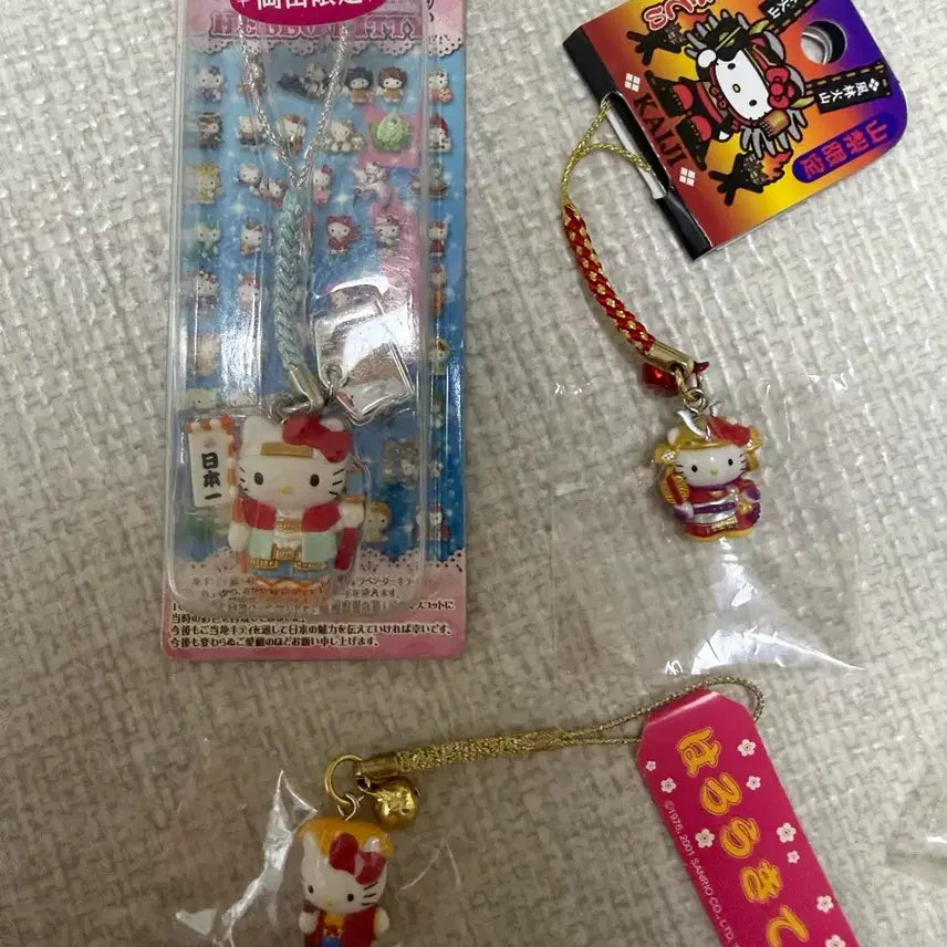 [BUNJANG] Vintage Hello Kitty Charm Bundle Set / 고전키티스트랩 일괄