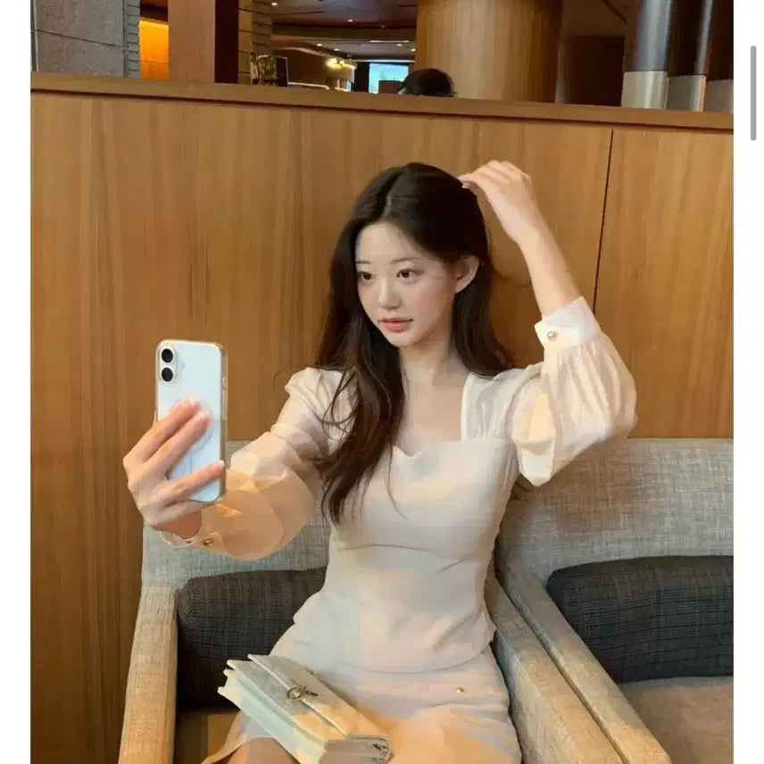 [BUNJANG] JENNIEO Moonlit Shimmer Blouse / 제니오 문릿 쉬머 블라우스