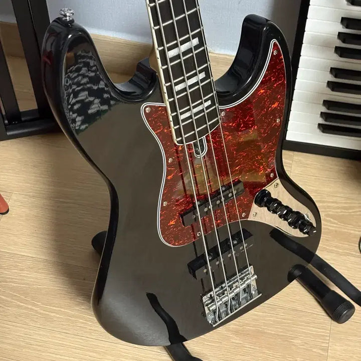 [BUNJANG] Sire Marcus Miller V7 4ST Alder/Rosewood 1st Gen Electric Bass Guitar / 사이어 V7 베이스 기타