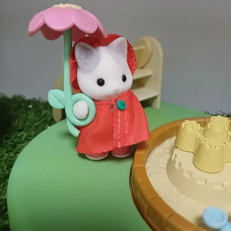 [BUNJANG] Sylvanian Families Flower Umbrella Latte Cat (Red) / 실바니안 꽃우산 라떼 고양이 (빨강)