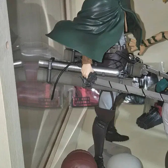 [BUNJANG] Attack on Titan Levi Ichiban Kuji B Prize Figure + Chokonokko Set / 진격의거인 B상 리바이 피규어+초코노코