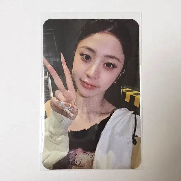 [BUNJANG] LE SSERAFIM Huh Yunjin Pure Flow Photocard / 르세라핌 허윤진 pureflow 포카
