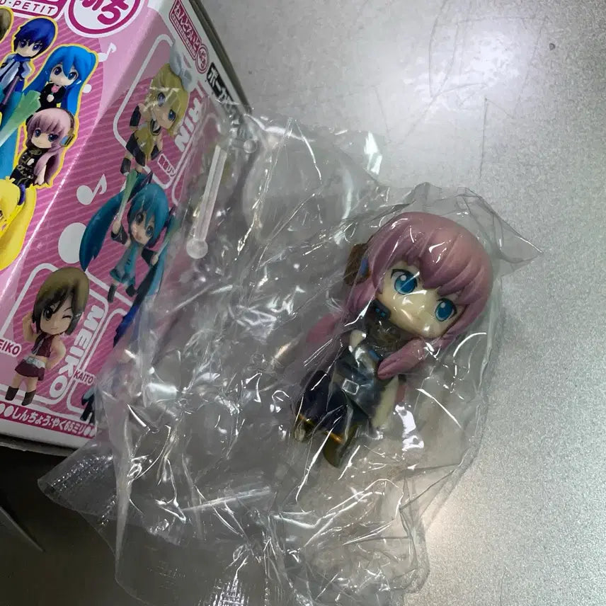 [BUNJANG] Vocaloid Hatsune Miku Nendoroido Puchi Luka Figure / 보컬로이드 하츠네미쿠 넨도로이드 푸치 루카 피규어