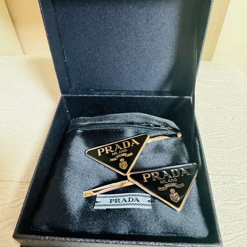 [BUNJANG] Prada Triangle Logo Hairpin Black / 프라다 트라이앵글 로고 헤어핀 블랙