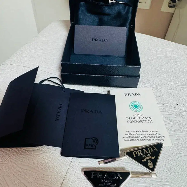 [BUNJANG] Prada Triangle Logo Hairpin Black / 프라다 트라이앵글 로고 헤어핀 블랙