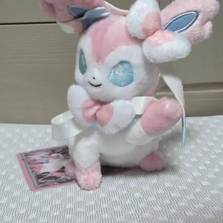 [BUNJANG] Pokemon Sylveon High Five Plush Doll / 포켓몬스터 포켓몬 님피아 하이파이브 봉제 인형