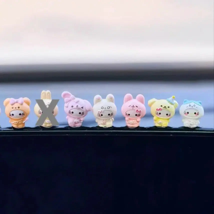 [BUNJANG] Chiikawa, Kuma, Hello Kitty Mini Figures 6-Piece Set for Car Decoration / 일괄 치이카와 곰돌이 키티 미니 피규어 차량용 차꾸 6종 세트