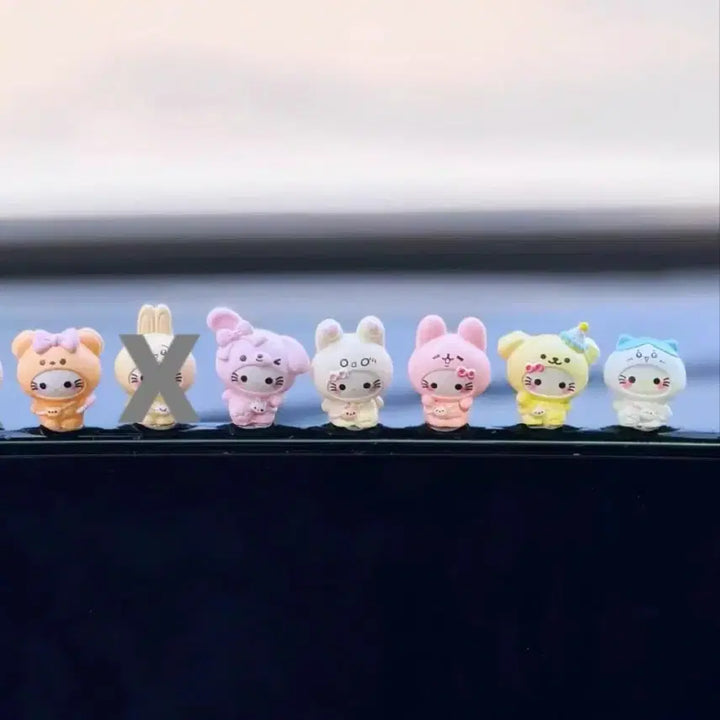 [BUNJANG] Chiikawa, Kuma, Hello Kitty Mini Figures 6-Piece Set for Car Decoration / 일괄 치이카와 곰돌이 키티 미니 피규어 차량용 차꾸 6종 세트