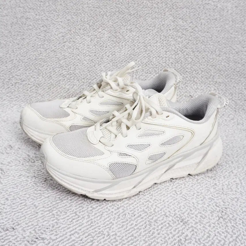 [BUNJANG] Hoka Clifton L Triple White Running Shoes Jogging Shoes 250 / 호카 클리프톤 L 트리플화이트 런닝화 마라톤 조깅화 신발 250size