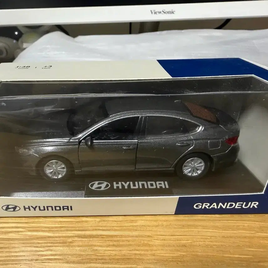 [BUNJANG] 1:38 Scale Grandeur IG Diecast Model (Dealer Version, Sealed) / 1:38 그랜저 ig 미니카. 다이캐스트
