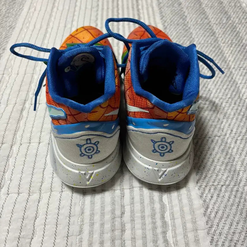 [BUNJANG] Nike Kyrie 5 SpongeBob Basketball Shoes (260mm) with Display Case / 나이키 농구화 카이리5 스폰지밥 260 + 신발 장식장