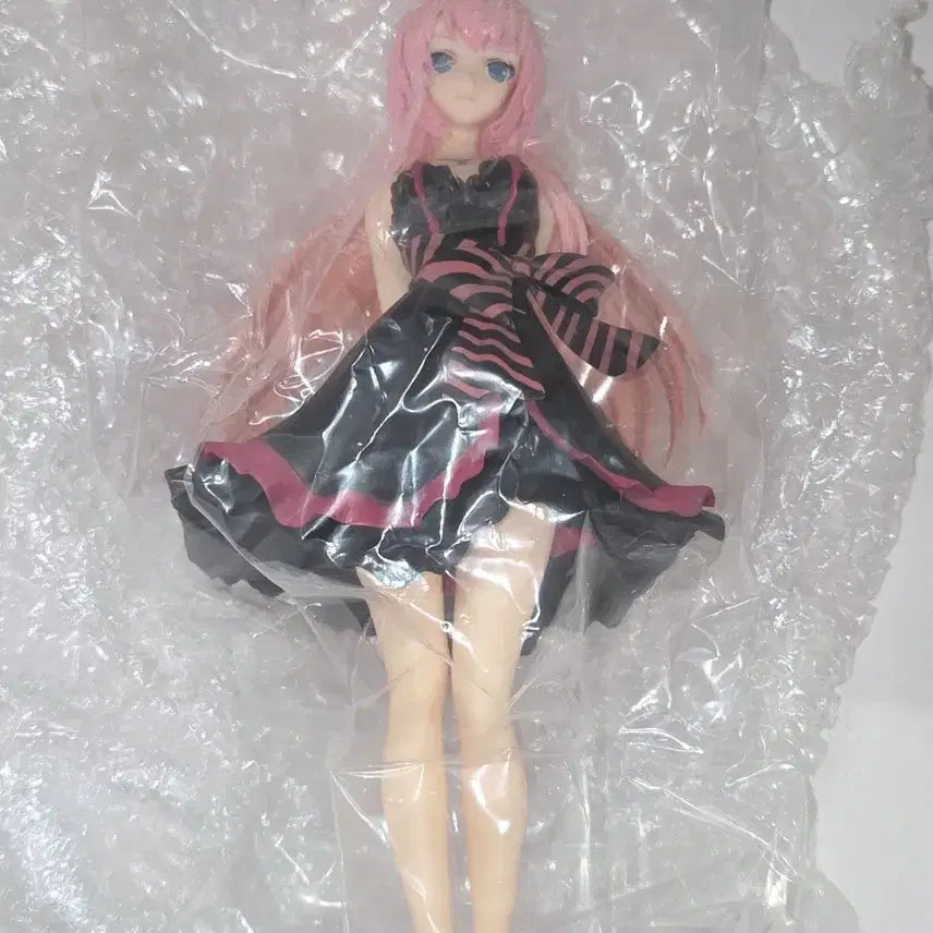 [BUNJANG] Megurine Luka Amour Figure (Unassembled) / 미사용 메구리네 루카 아무르 피규어