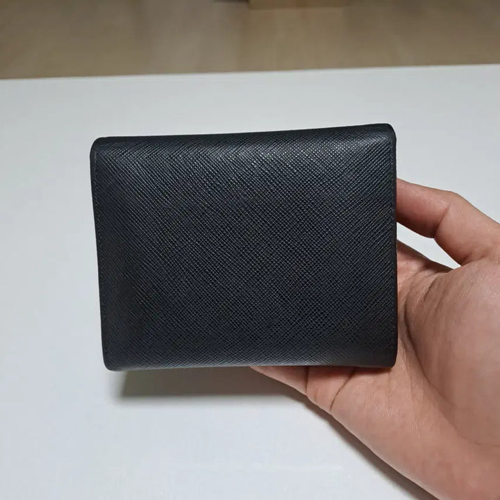 [BUNJANG] Prada Saffiano Leather Metal Logo Bifold Wallet - Black / [100%/정품] 프라다 사피아노 메탈로고 반지갑 블랙